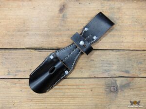 Bayonet frog with strap