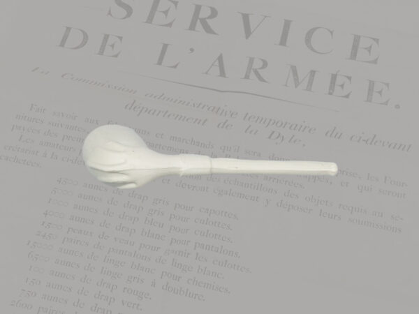 Clay pipe with hand decoration - Image 2
