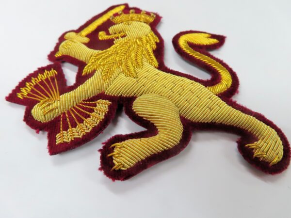 Embroidered golden lion - Image 3