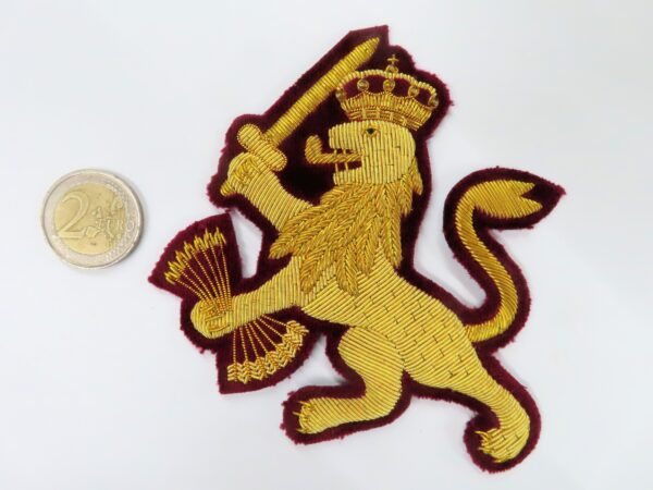 Embroidered golden lion - Image 2