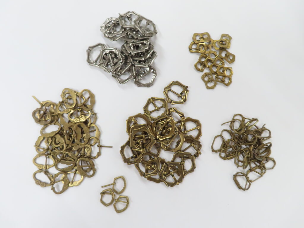 105 medieval buckles