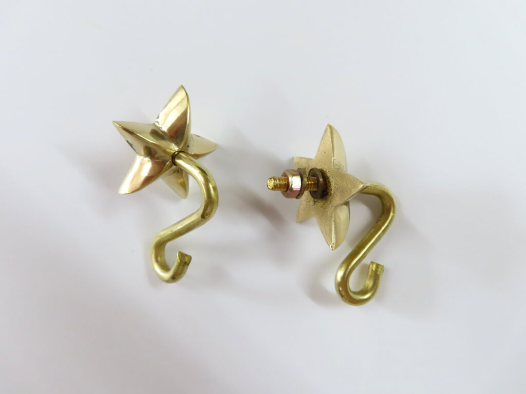 Pair of shako stars for cords, brass